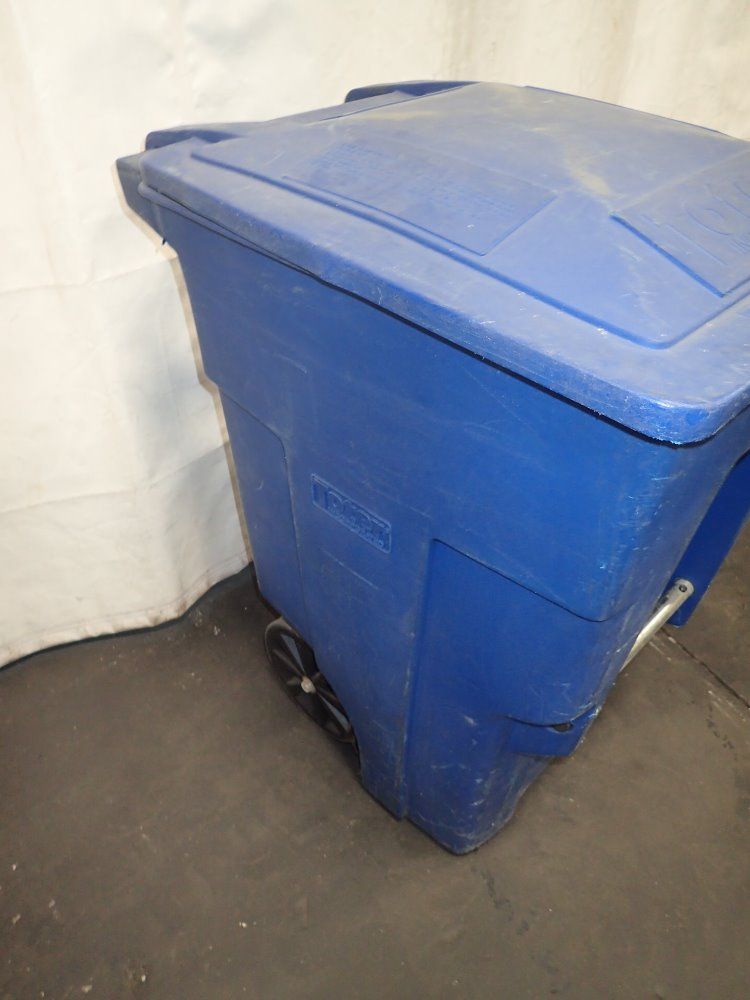 Toter Plastic Portable Recycling Bin