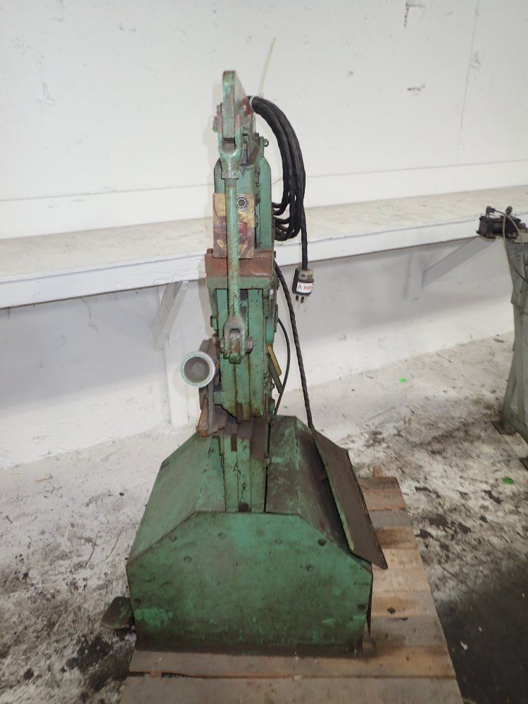 Uni - Hyrdo Iron Worker