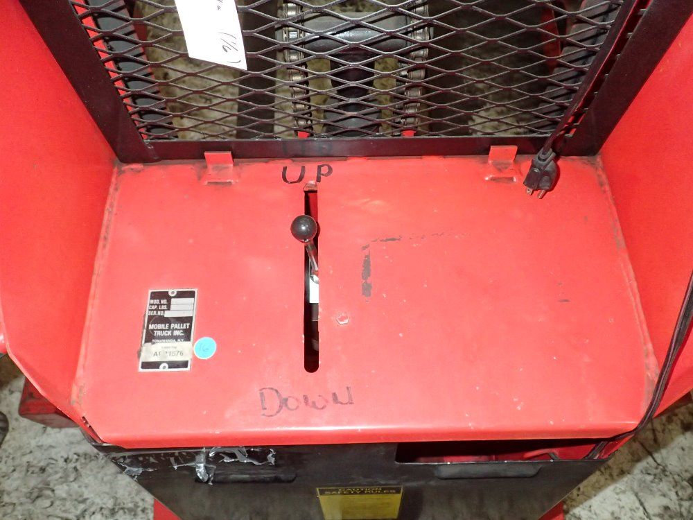 Mobile Pallet Straddle Lift