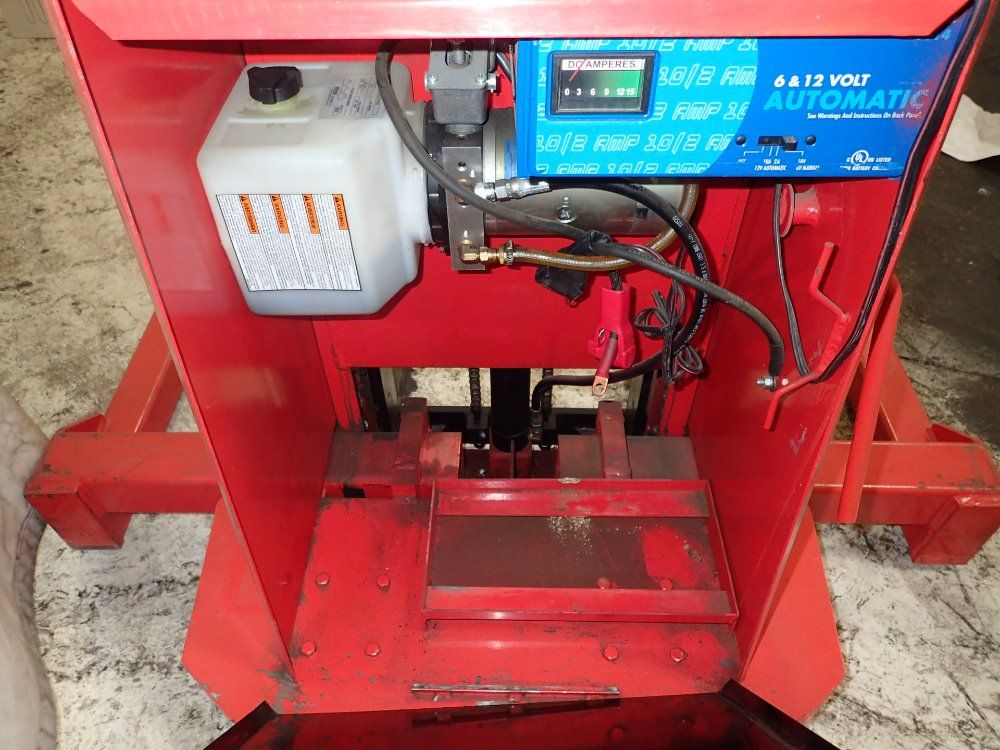 Mobile Pallet Straddle Lift