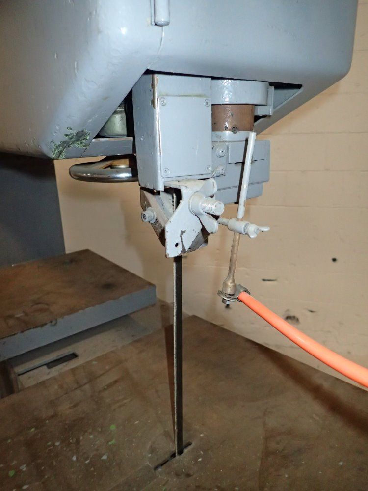 Johnson - Amada Vertical Band Saw