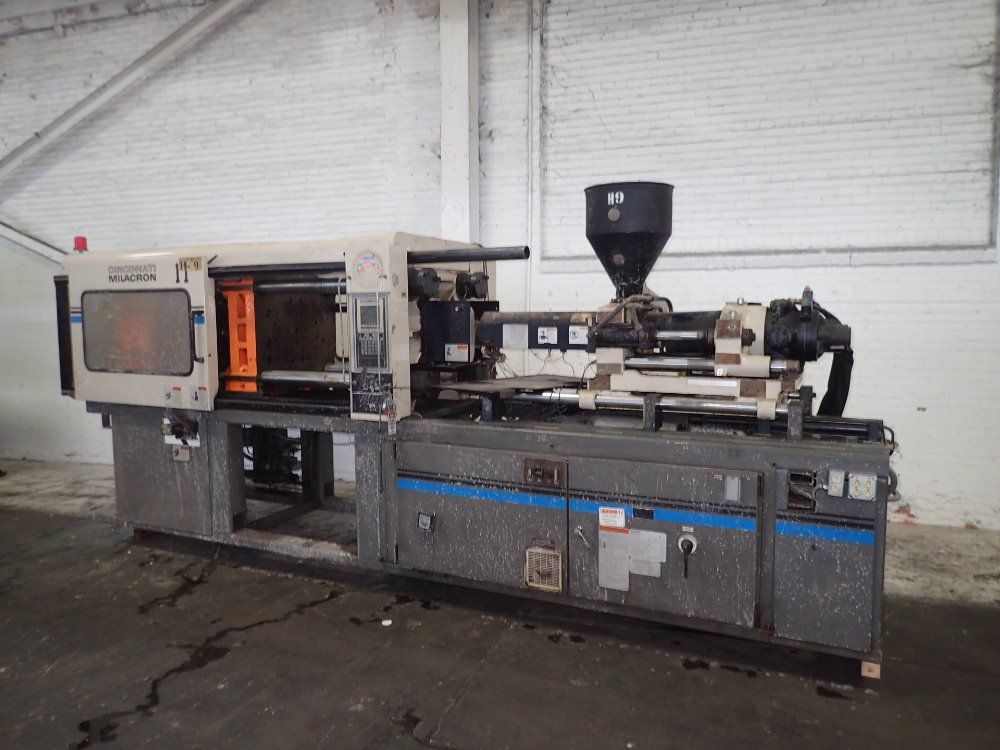 Cincinnati Milicron Injection Molder