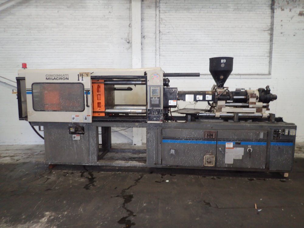 Cincinnati Milicron Injection Molder