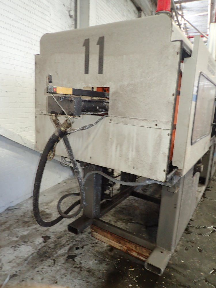 Cincinnati Milicron Injection Molder