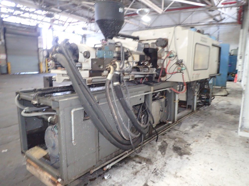 Cincinnati Milicron Injection Molder