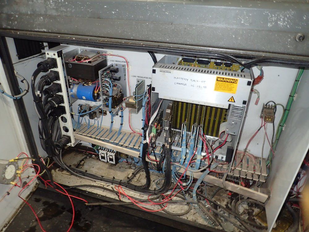 Cincinnati Milicron Injection Molder