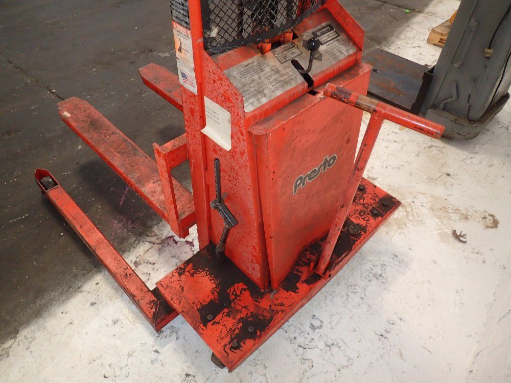 Presto/lee Enigineering Portable Hydraulic Straddle Lift