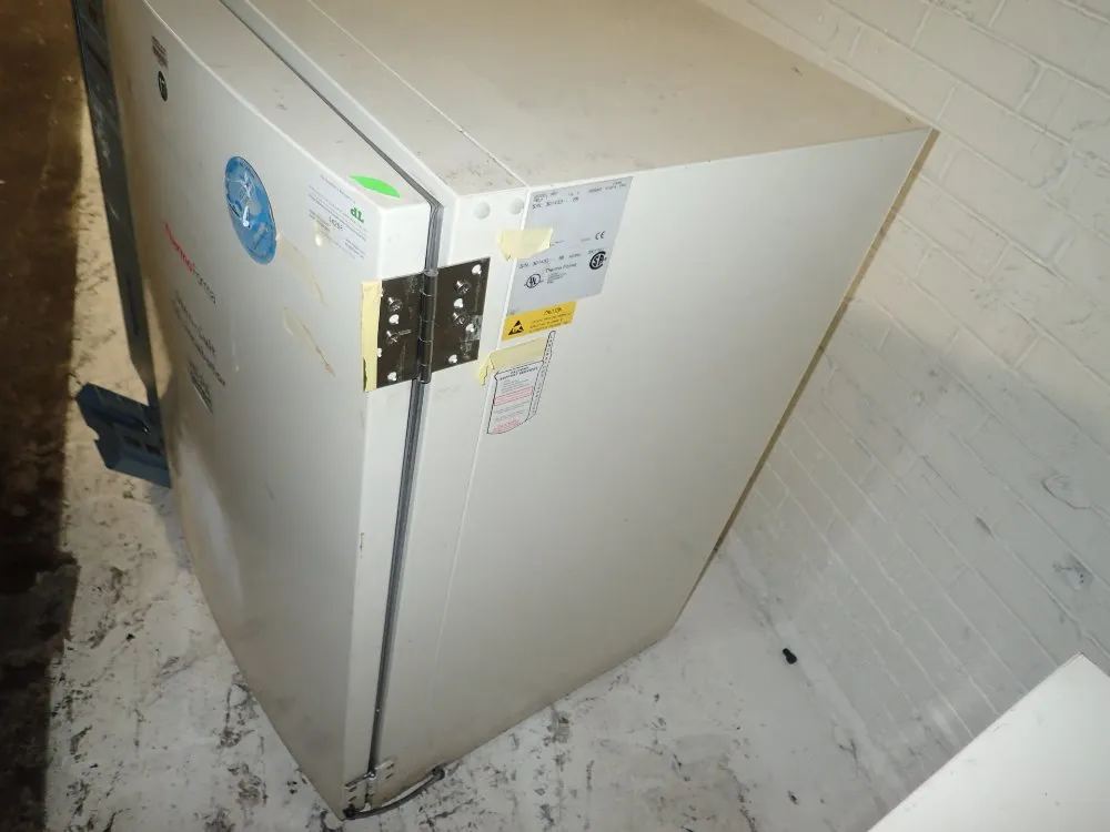 Thermo Forma 21"x18"x28" Co2 Incubator - 3307