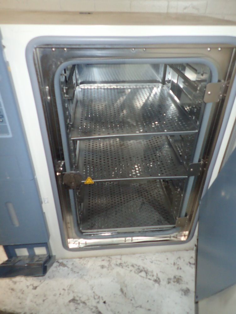 Thermo Forma 21"x18"x28" Co2 Incubator - 3307