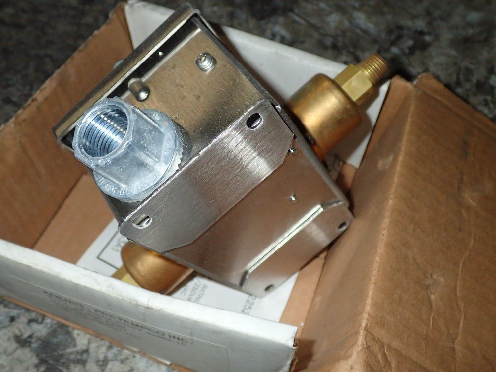 Koenig-pretempco 300psi Differential Pressure Switch - Dps300a-p20pf-82582-15