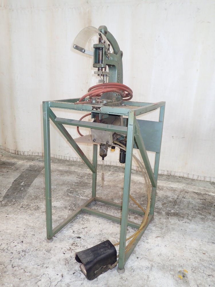 Handy Button Machine Co. Pneumatic Eyelet Press