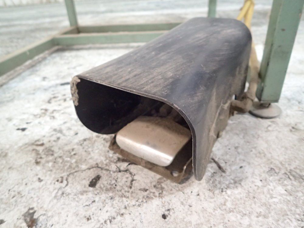 Handy Button Machine Co. Pneumatic Eyelet Press