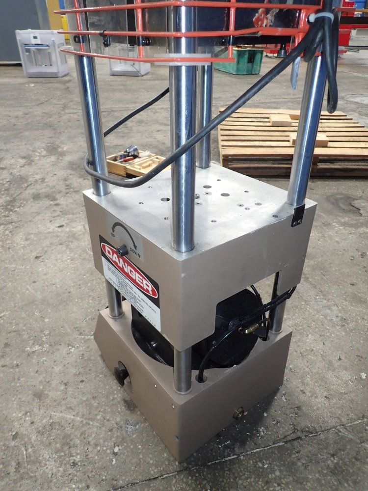 Morgan Industries Vertical Ingection Molder