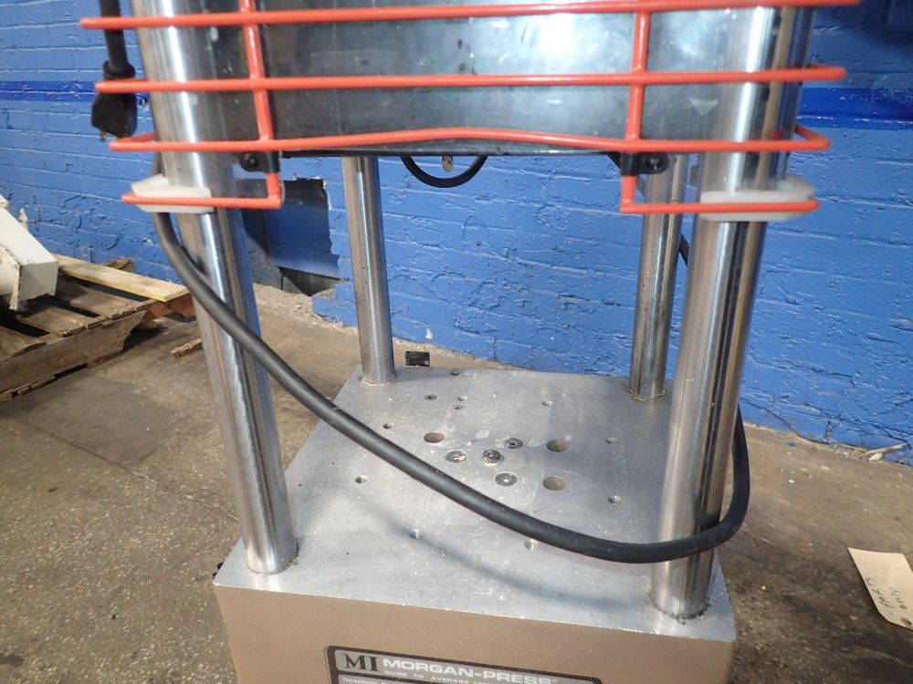 Morgan Industries Vertical Ingection Molder