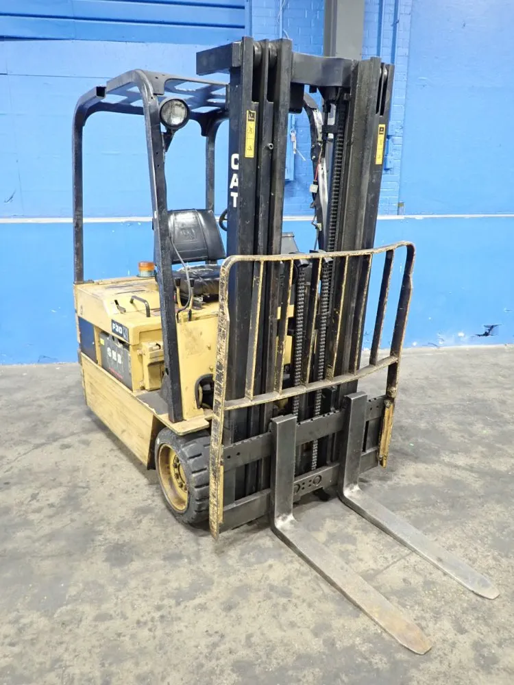 Caterpillar Electric Forklift