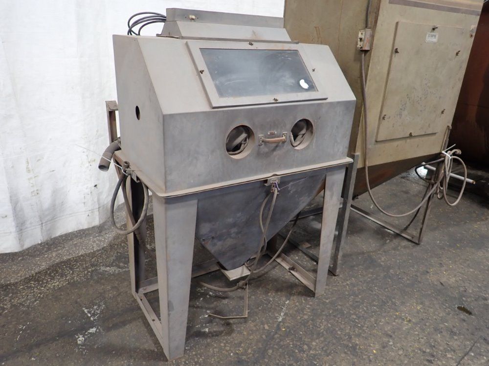 Empire Blast Cabinet W/ Reclaimer