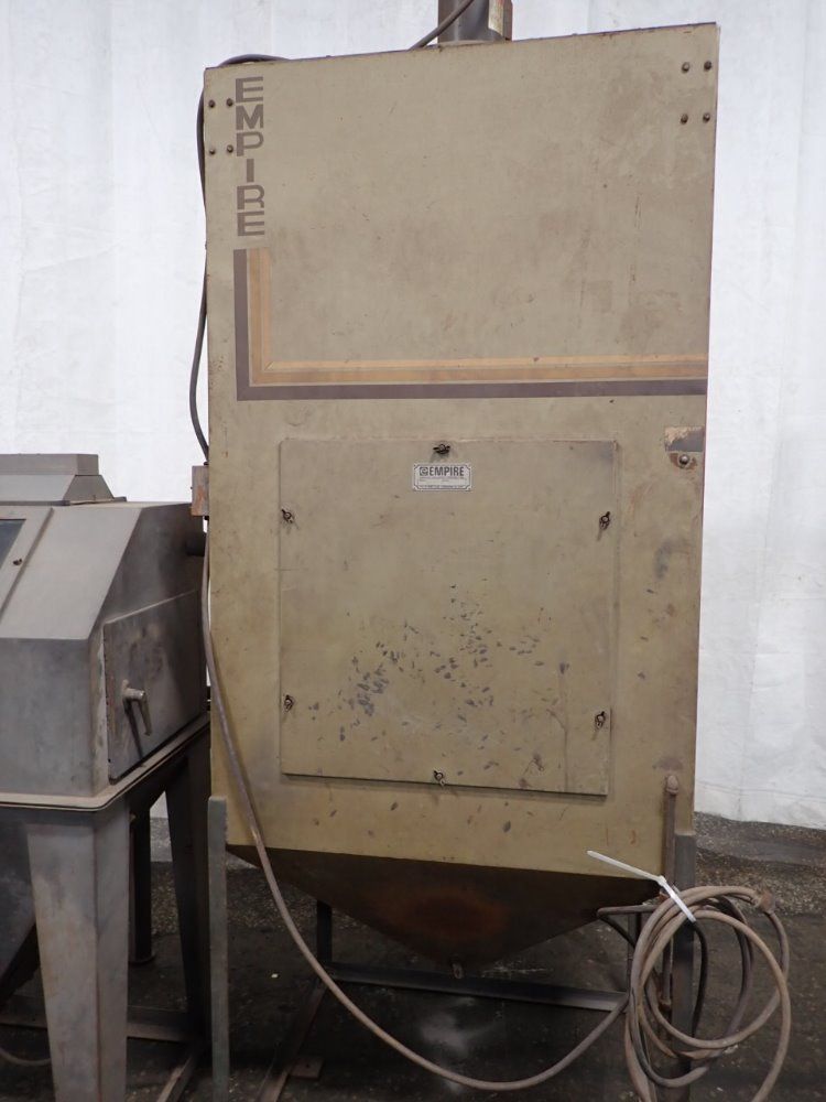 Empire Blast Cabinet W/ Reclaimer