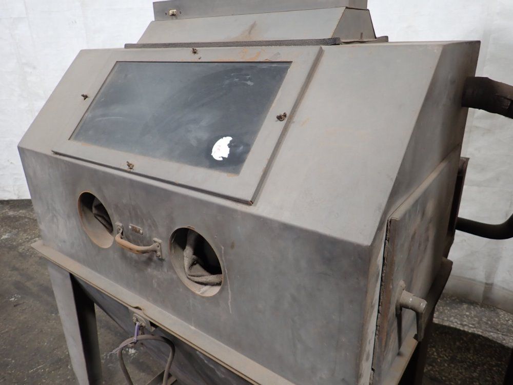 Empire Blast Cabinet W/ Reclaimer