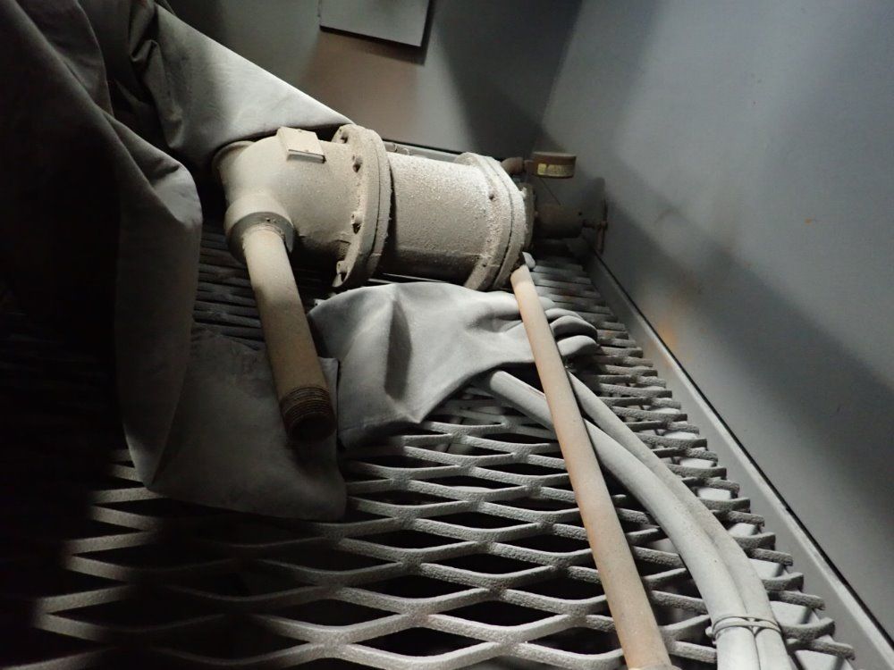 Empire Blast Cabinet W/ Reclaimer