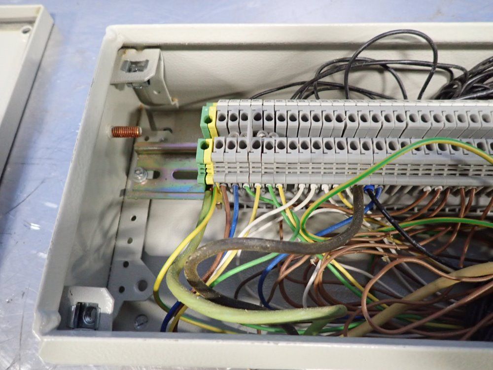 Dessa Compact Electrical Enclosure With Contacts