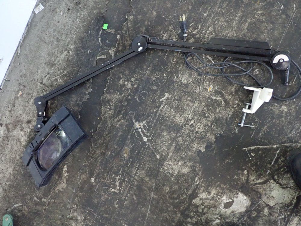 Luxo Magnifier /w Light