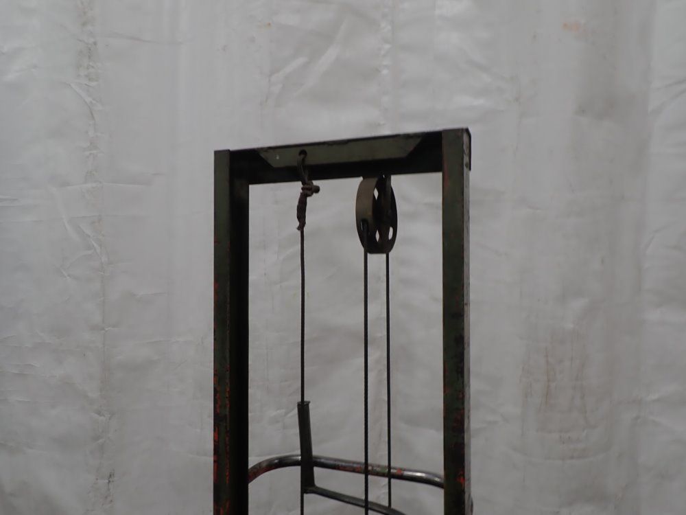 Economy Engineering Lift