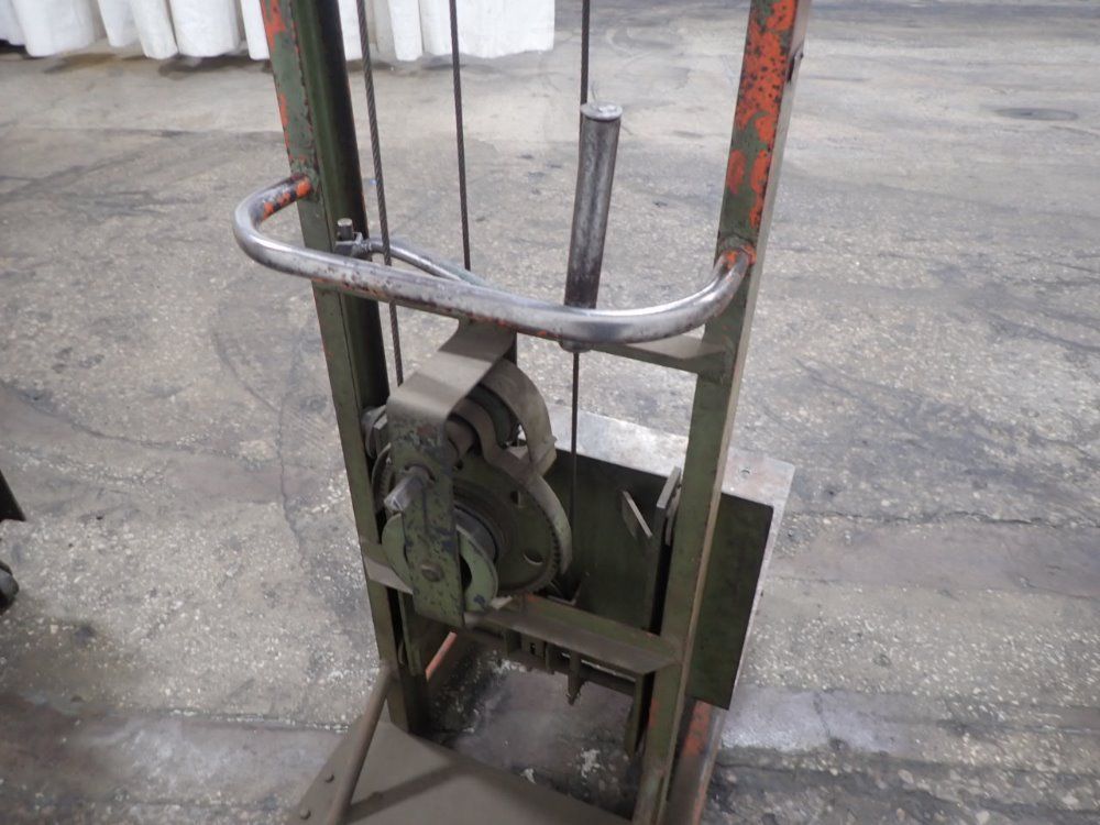 Economy Engineering Lift