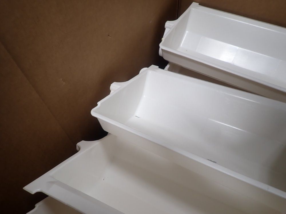Smalley Manufacturing Plastic Covers/vonveyor Container Buckets