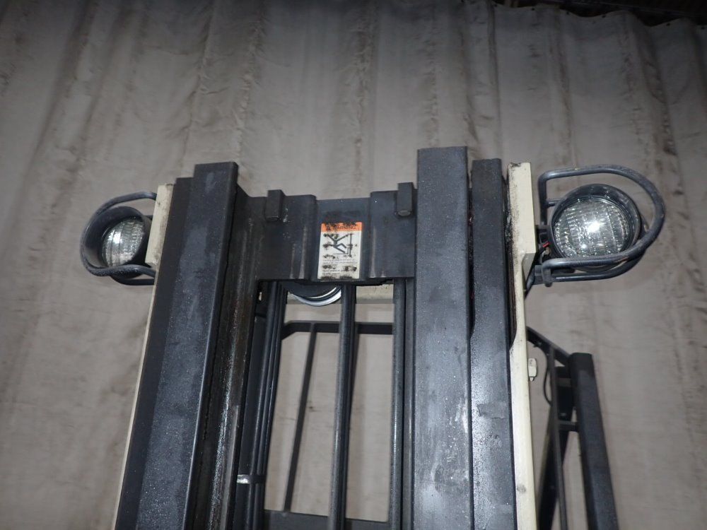 Crown 3200 Lbs 35rctt Stand Up Fork Lift - 35rctt