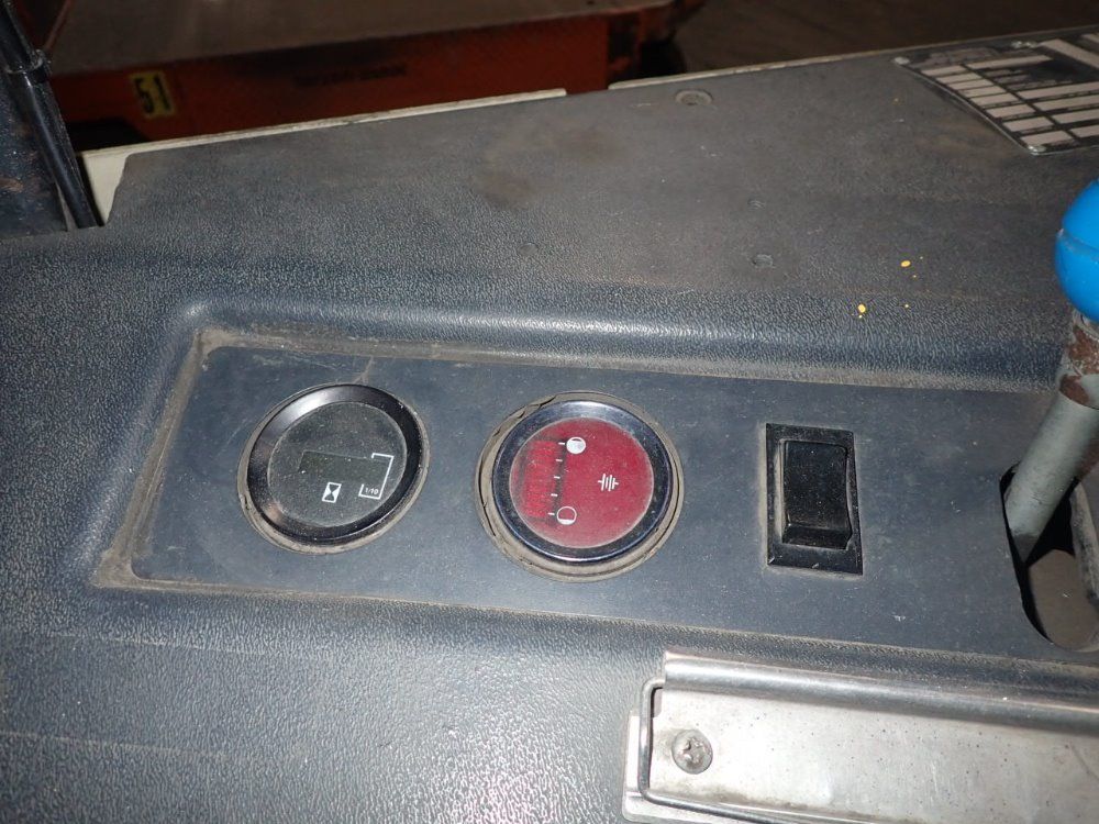 Crown 3200 Lbs 35rctt Stand Up Fork Lift - 35rctt