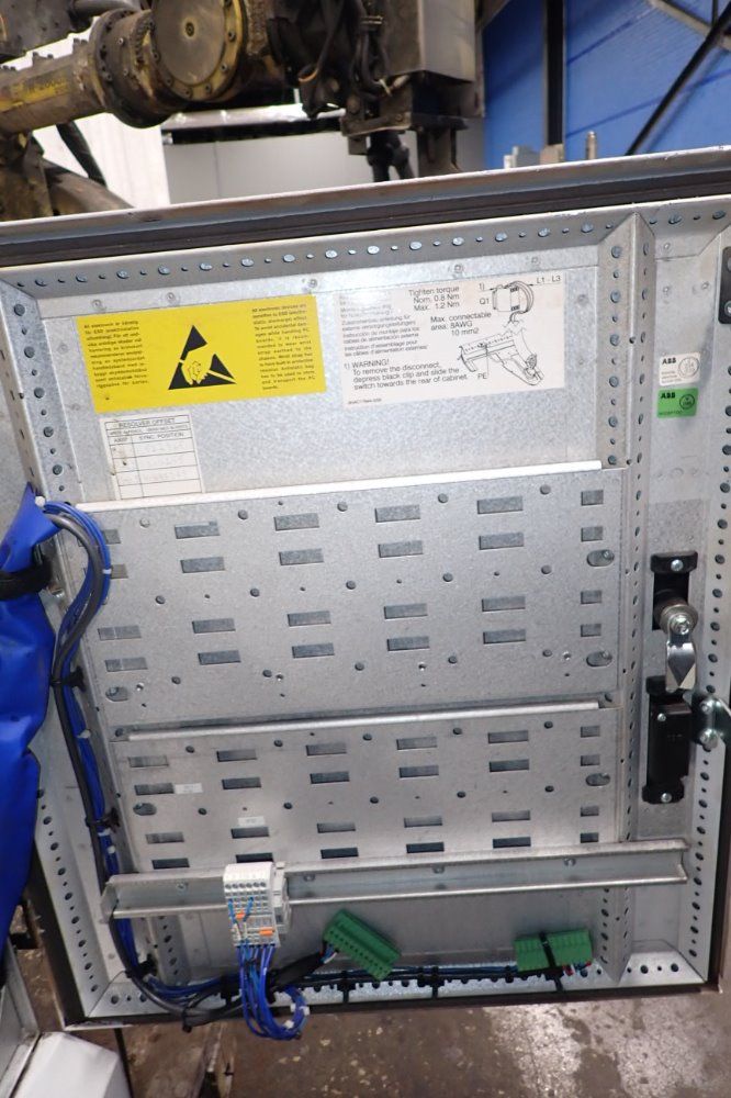 Abb Irc5 M2004 Robot Control - Irc5 M2004