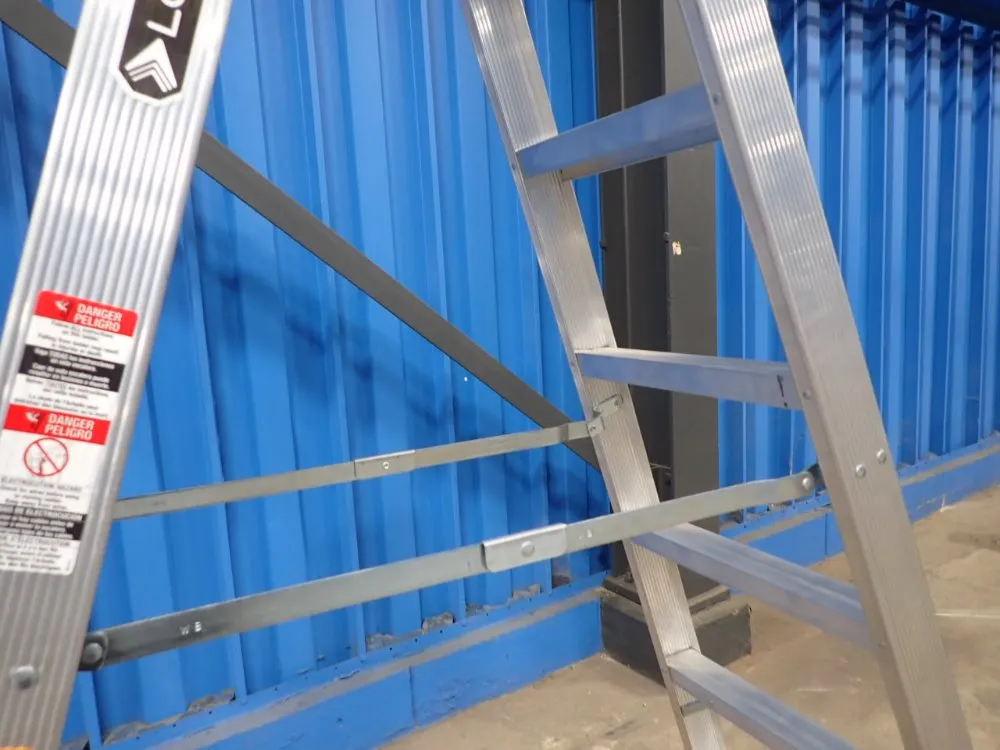 Louisville 300# / 12' Ladder - Am1008