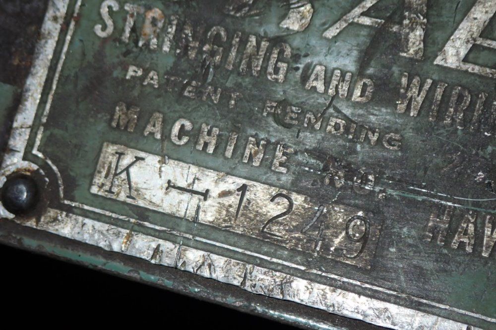 Graeber Hang Tag Strinder