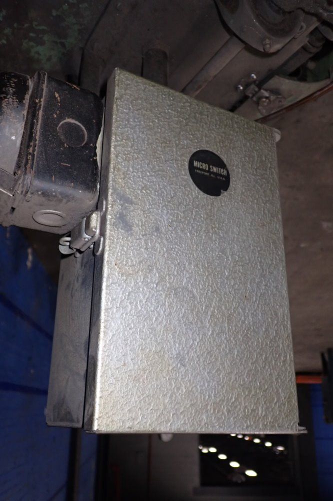 Graeber Hang Tag Strinder