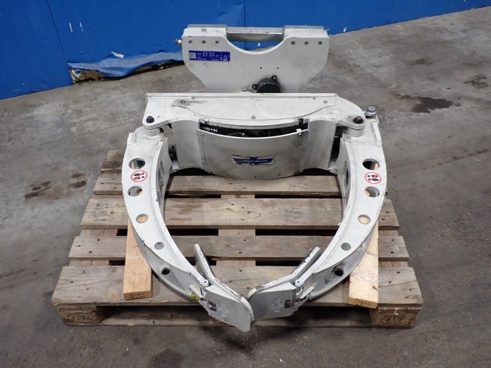 Cascade 541lb/2300psi Paper Roll Clamp Forklift Attachment - 3h-rce-2a-0030