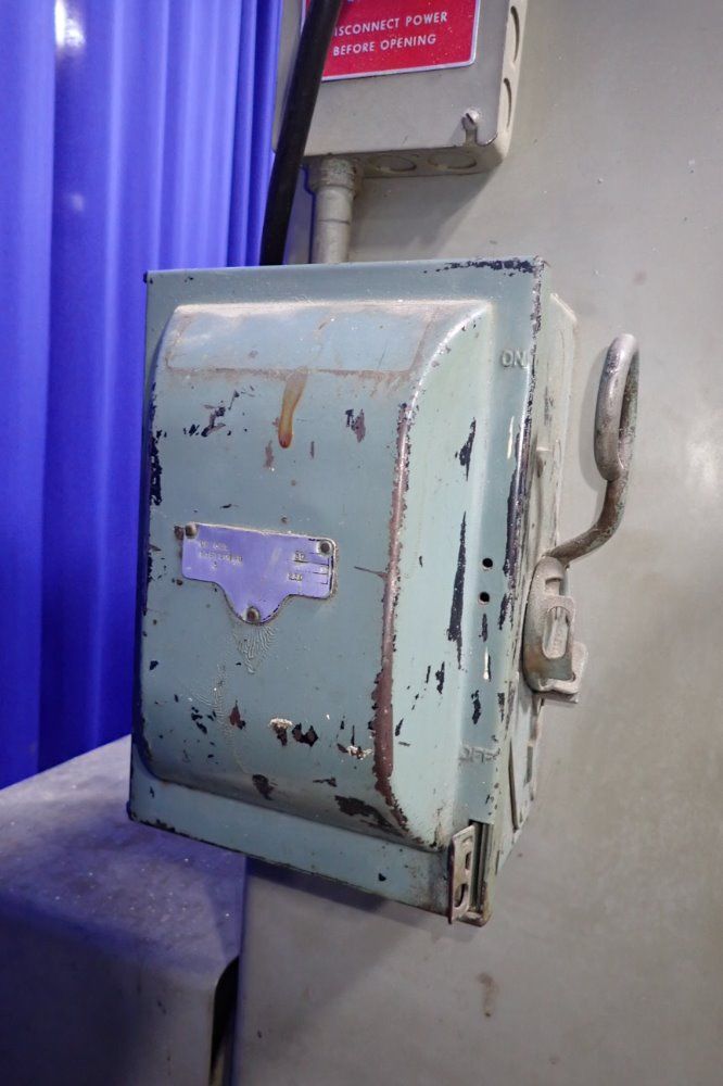 Doall 17" 1612-0 Vertical Band Saw - 1612-0