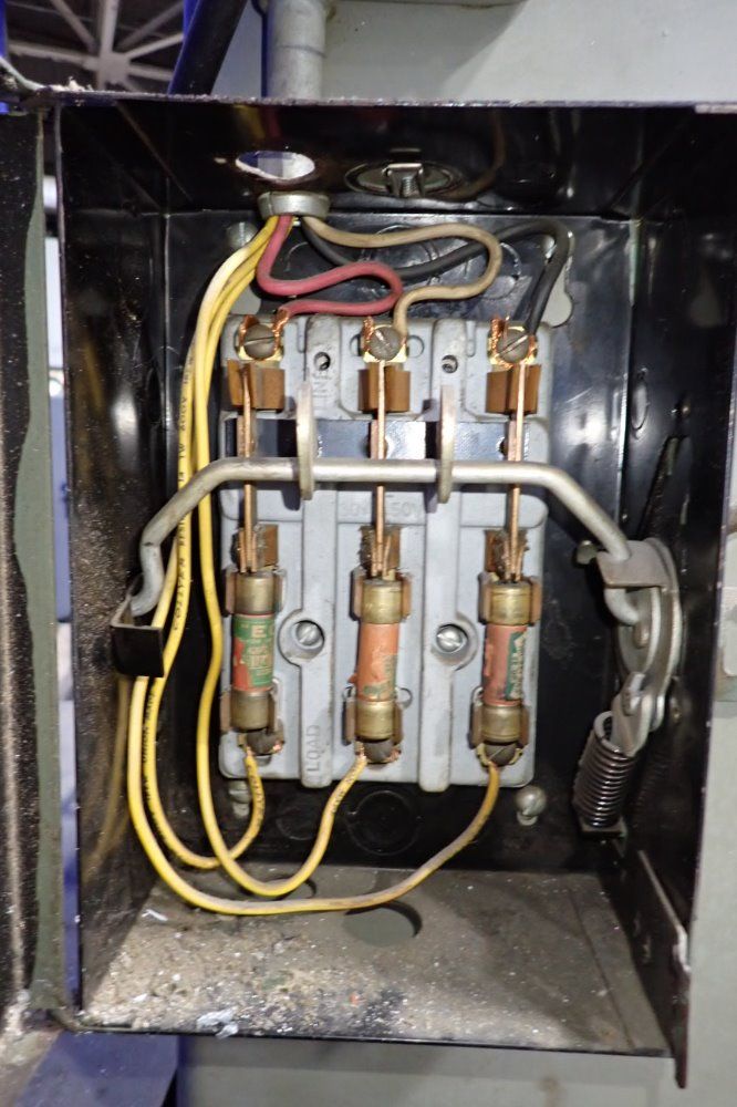 Doall 17" 1612-0 Vertical Band Saw - 1612-0