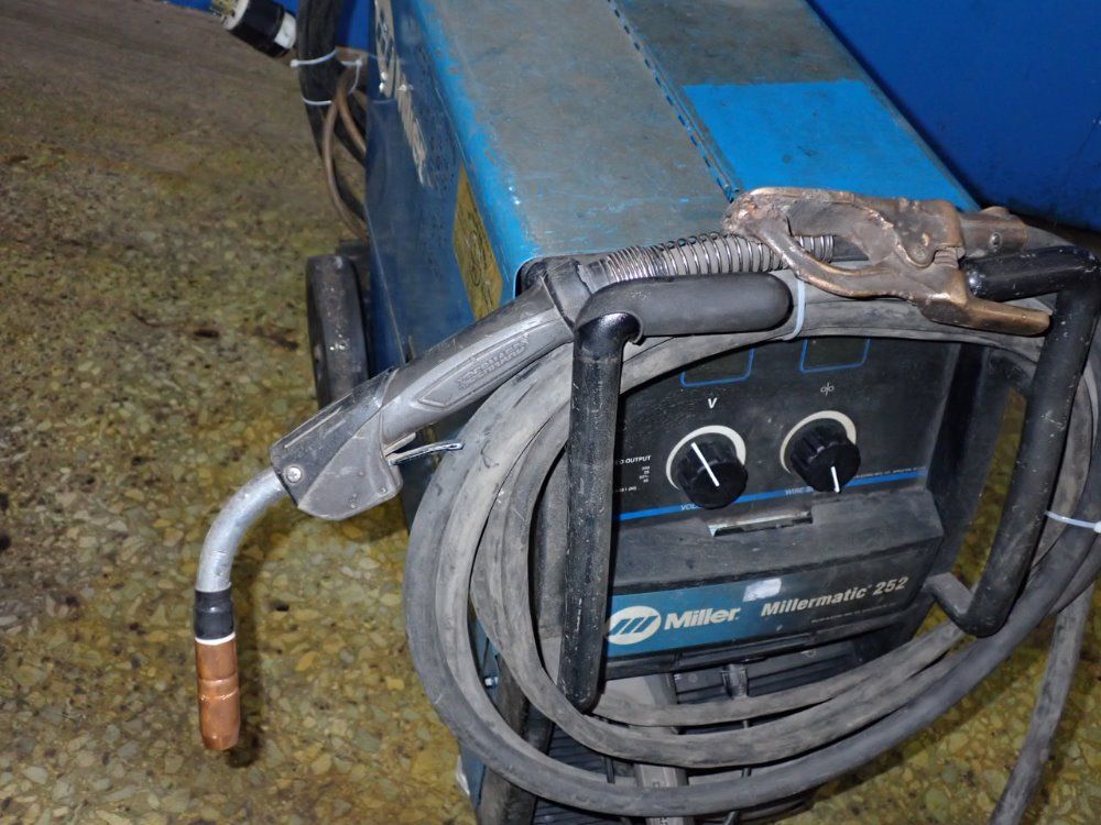 Miller 250a Welder - Millermatic 252