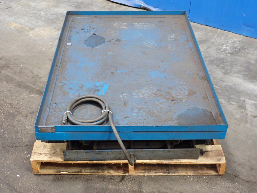 N/a 52" X 36" Table Pneumatic Lift Table