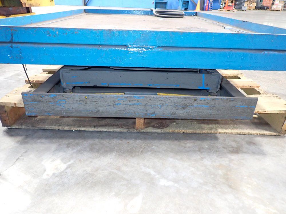 N/a 52" X 36" Table Pneumatic Lift Table