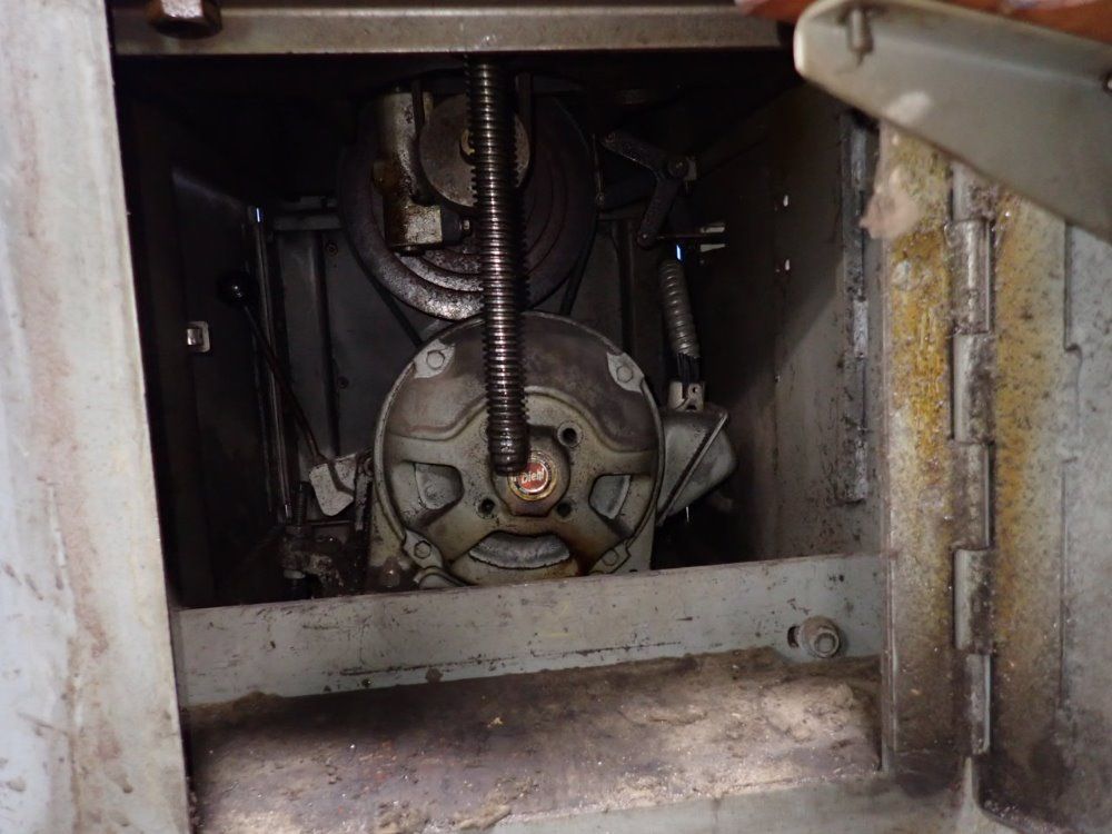 Hardinge 25" X 6 1/2" Horizontal Mill