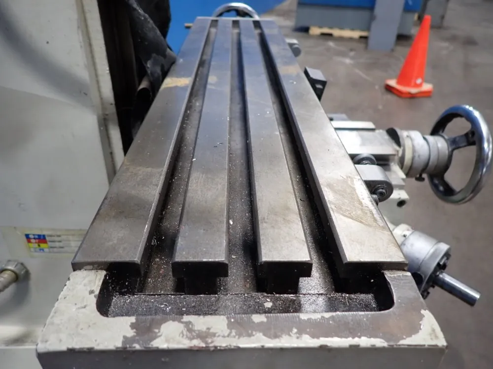 Grizzly 9 Spd, 240-2760rpm Spindle Speed, 26"x6" Plate Vertical Milling Machine - G3103