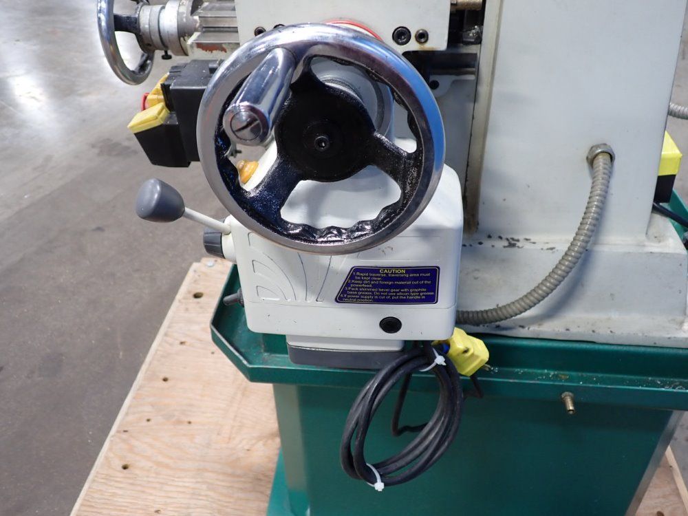 Grizzly 9 Spd, 240-2760rpm Spindle Speed, 26"x6" Plate Vertical Milling Machine - G3103