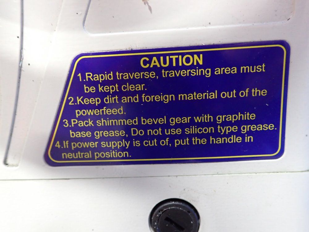 Grizzly 9 Spd, 240-2760rpm Spindle Speed, 26"x6" Plate Vertical Milling Machine - G3103