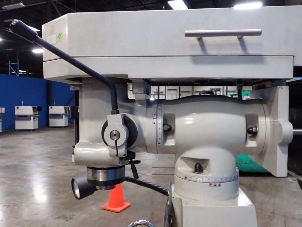 Grizzly 9 Spd, 240-2760rpm Spindle Speed, 26"x6" Plate Vertical Milling Machine - G3103