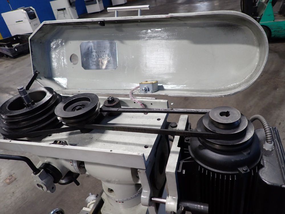 Grizzly 9 Spd, 240-2760rpm Spindle Speed, 26"x6" Plate Vertical Milling Machine - G3103