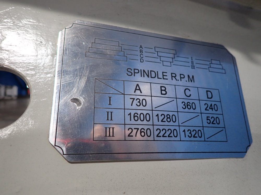 Grizzly 9 Spd, 240-2760rpm Spindle Speed, 26"x6" Plate Vertical Milling Machine - G3103