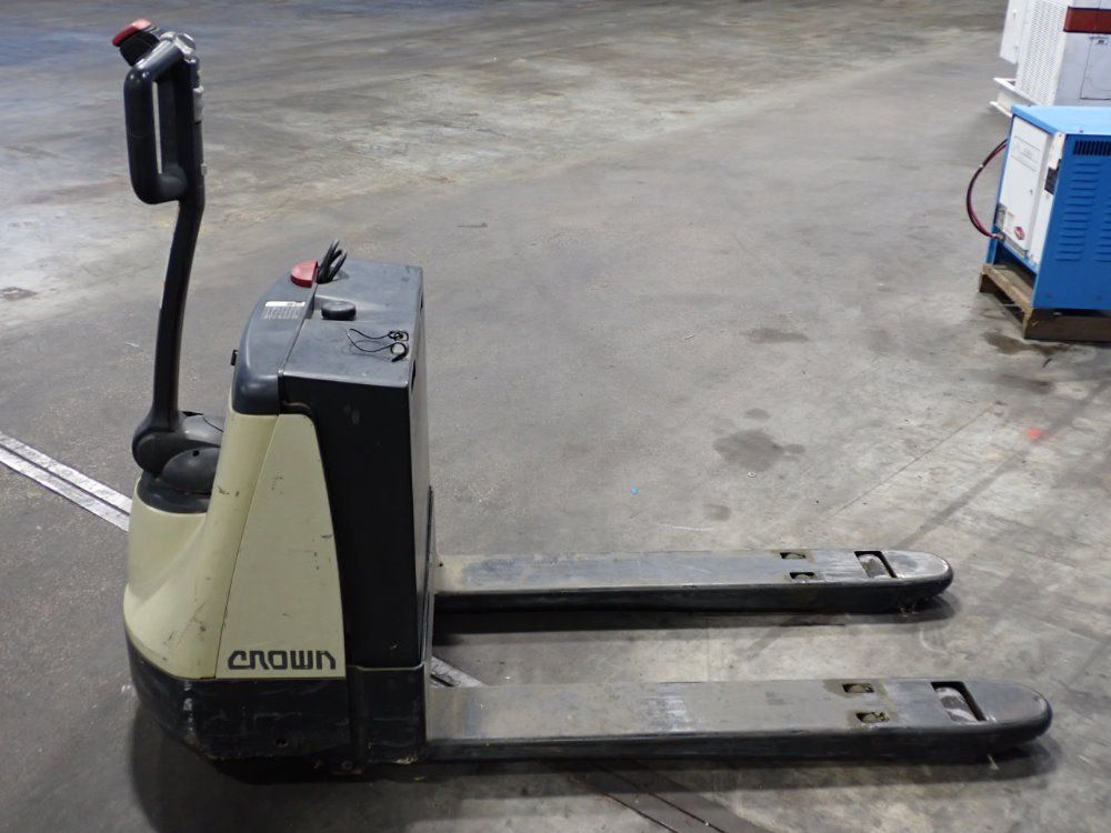 Crown 4500lb Electric Pallet Jack - Wp2030-45