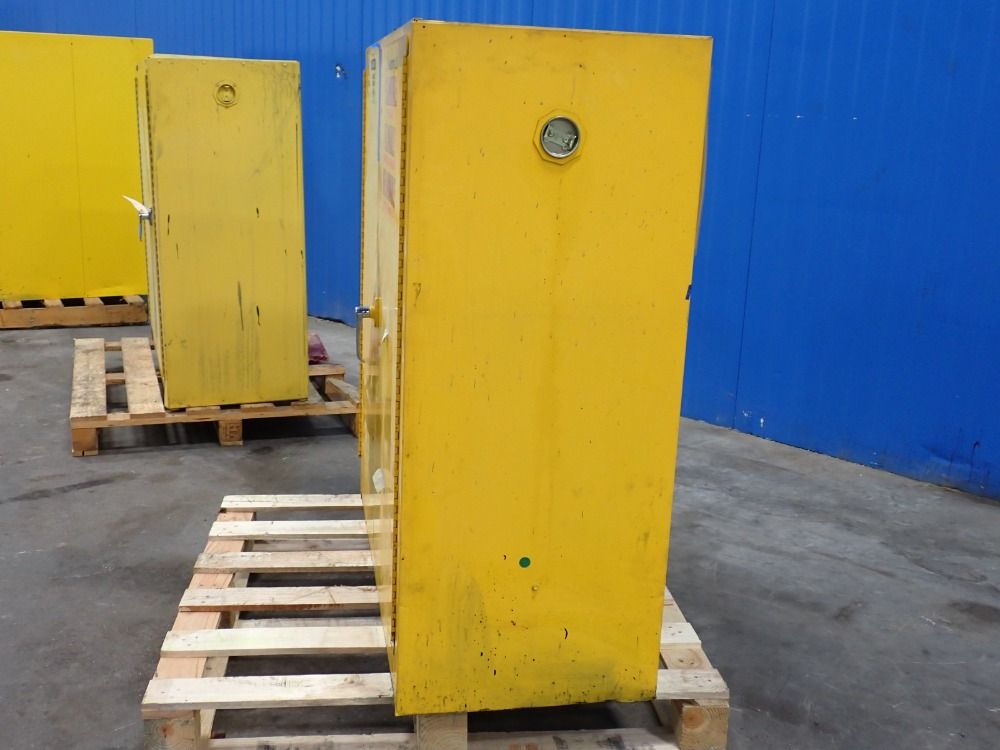 Justrite 30 Gal/114 Liter Flammable Storage Cabinet - 25300