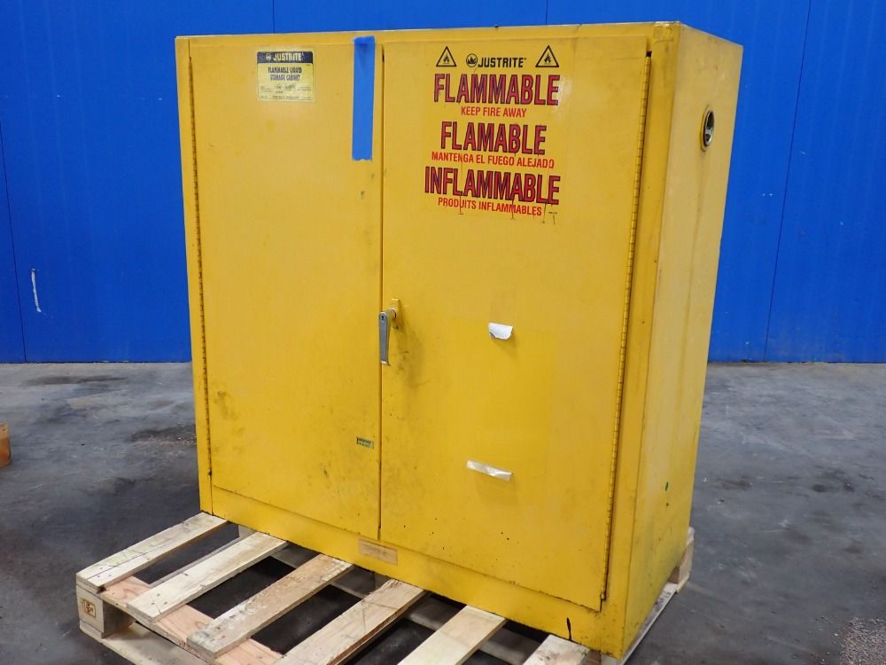 Justrite 30 Gal/114 Liter Flammable Storage Cabinet - 25300